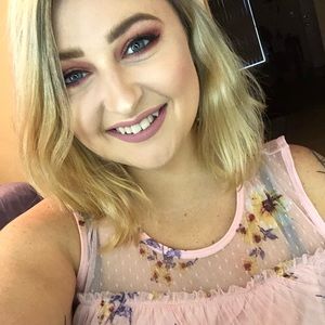 Meet your Posher, Kelli